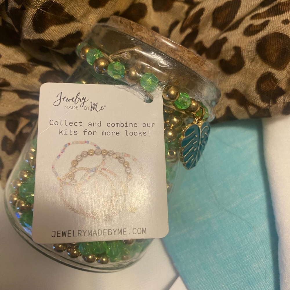 Beads & string - Picture 2 of 2